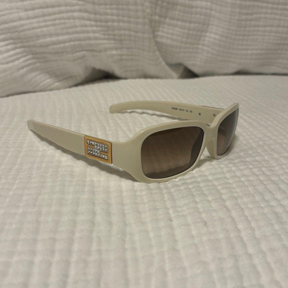 cream / off white Fendi sunglasses FS5228R